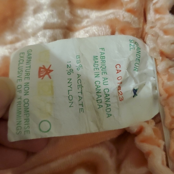 Vintage velvet Peach Crop Top with Lace trimming - Picture 4 of 4